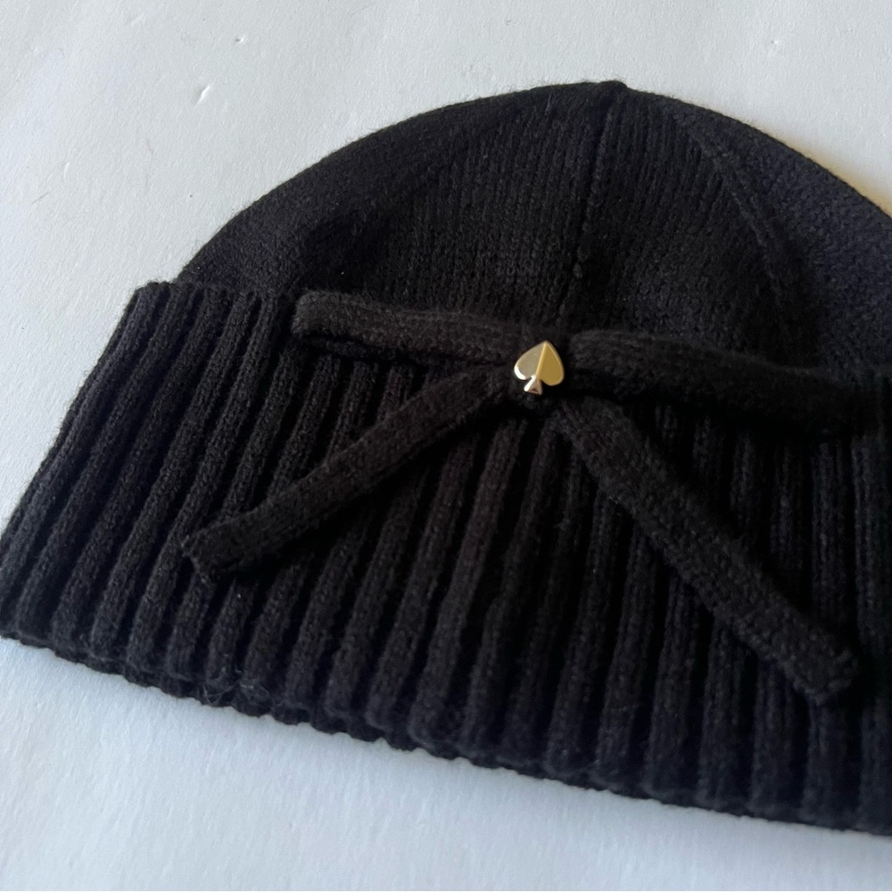 KATE SPADE WOMENS KNIIT BEANIE WITH BOW AND SPADE LOGO BLACK OS NWOT